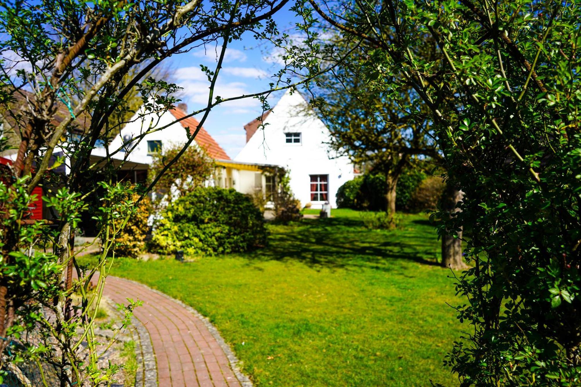Gemuetliches Haus Mit Grossem Traumhaften Garten Brémai repülőtér Kültér fotó